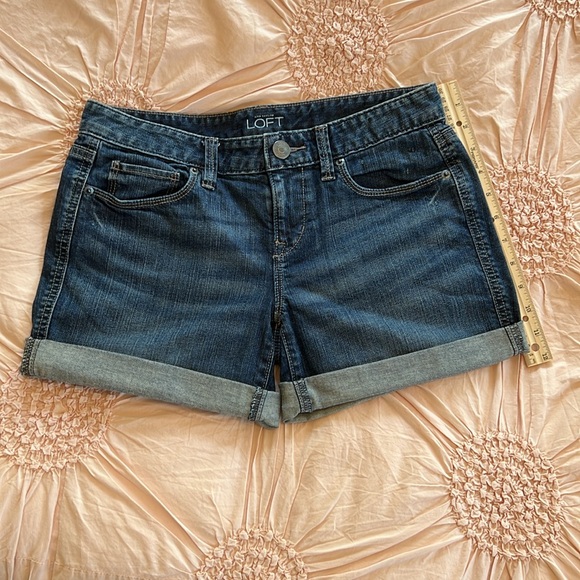 LOFT Rollup Denim Shorts Size 0 - Picture 4 of 14